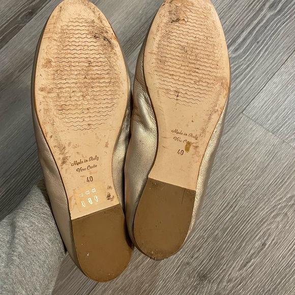 Stunning gold loafers / flats - Picture 2 of 2